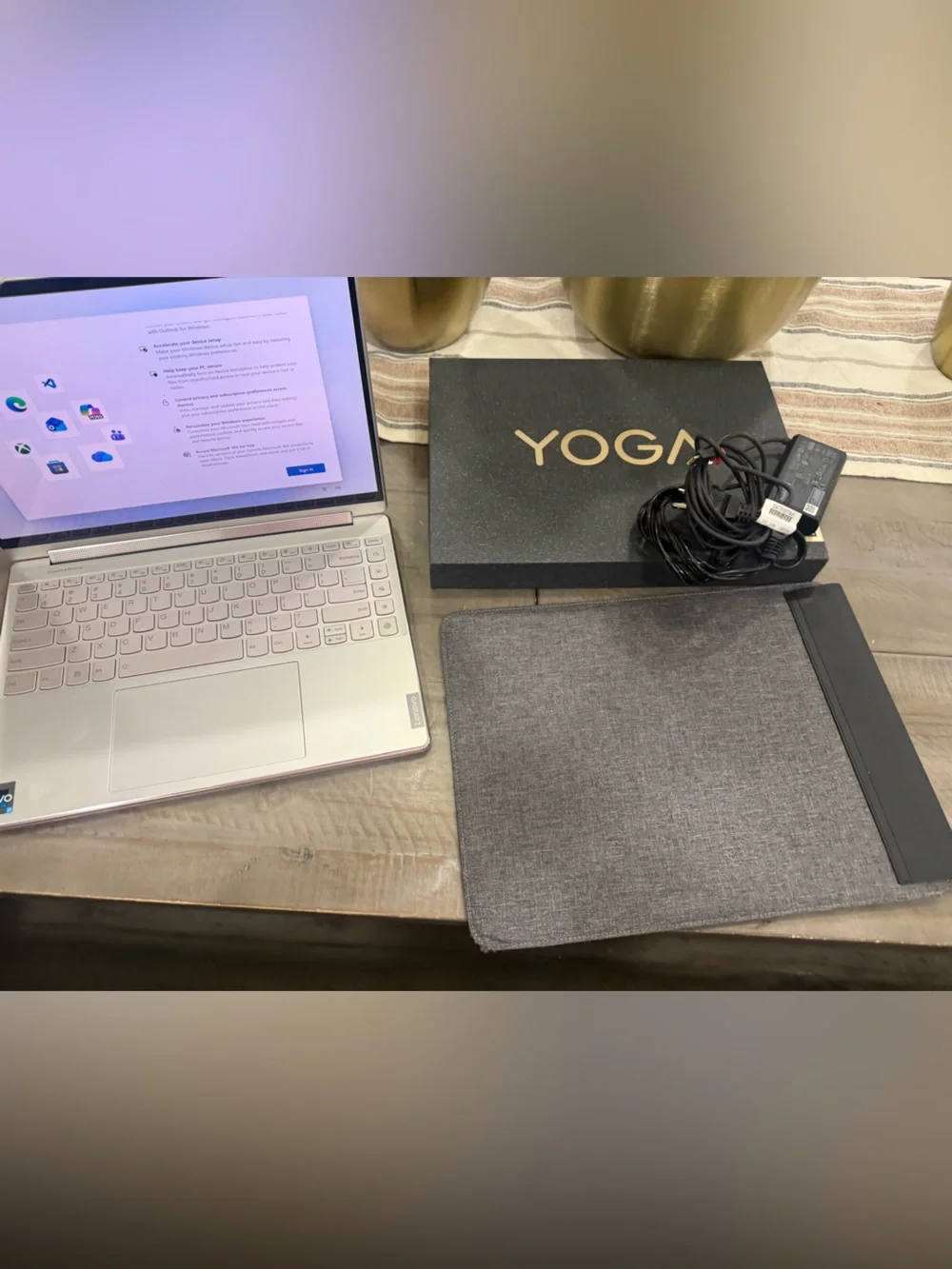 Lenovo Yoga 9 14IAP7 Intel Evo i7 14” Touchscreen 2-in 1 Laptop/Box pens, sleeve
